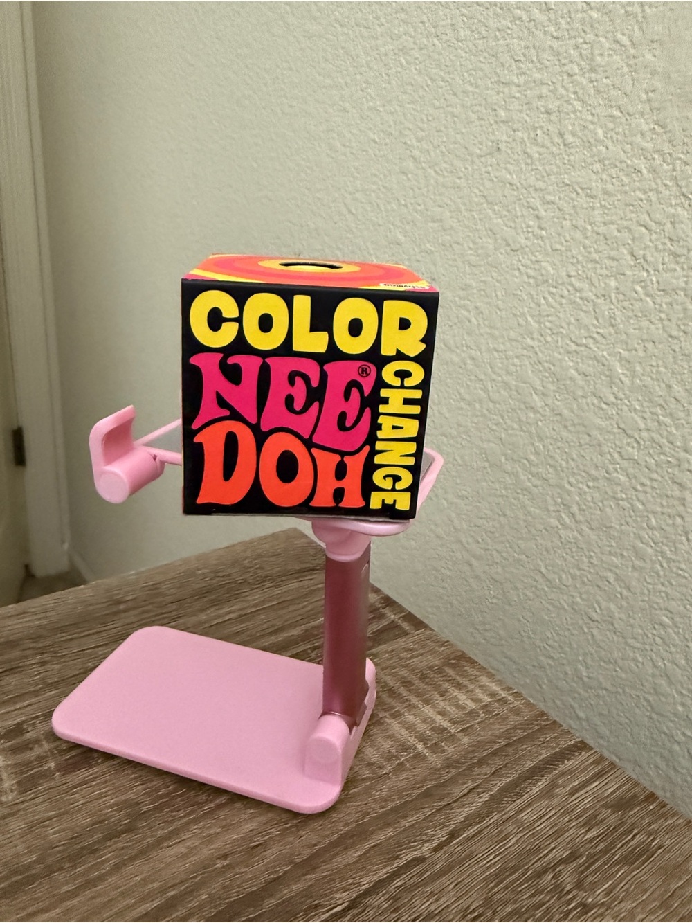 NeeDoh Color Change, Novelty Fidget Toy, (1
Piece YELLOW)